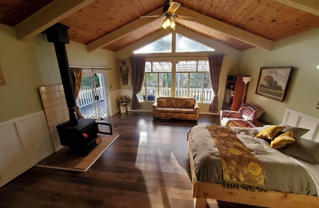 Large cabin with Sauna 5-min from the beach Kayak