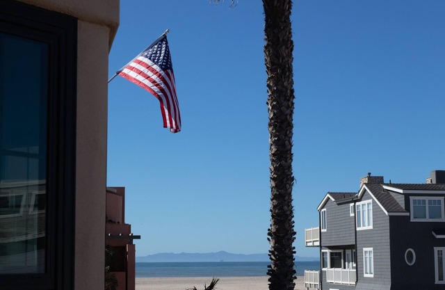 Large California Beach House Impeccably Designed for Comfort 20 Steps to Beach!
