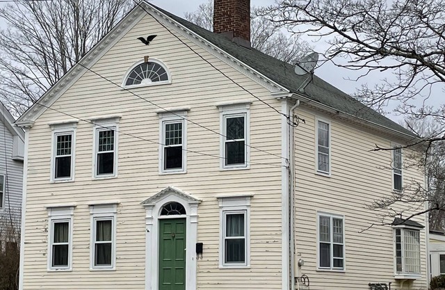 Large Charming Historic House close to Beaches