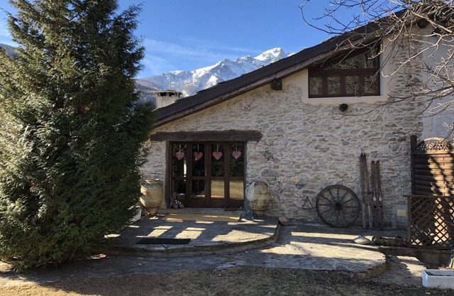 Große charmante Hütte