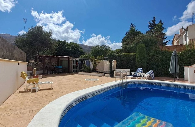 Large, comfortable, affordable house sleeps 6. With private pool and garden