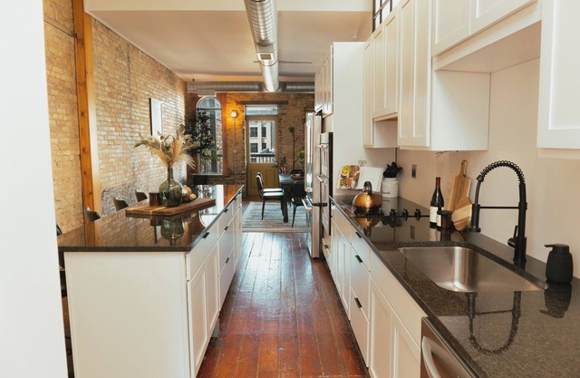 Large Condo in the heart of GR
