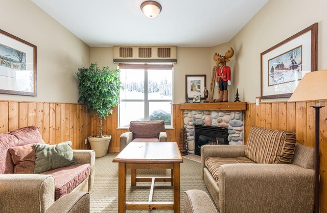 Large Corner Condo in Creekside with a Patio to enjoy the Views