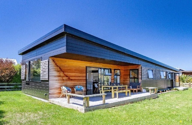 Large & cosy mid century modern Mountain luxury