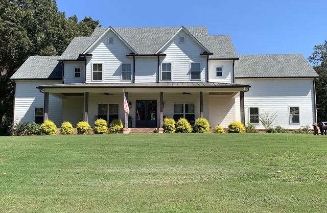 Großes Bauernhaus in der Nähe von Ole Miss Campus