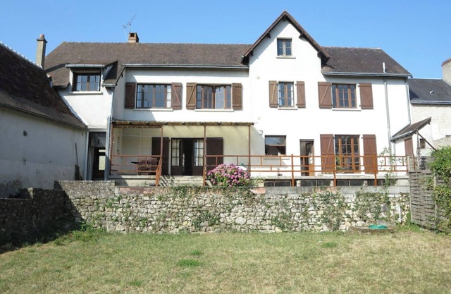 Large country house for 4 people by the river