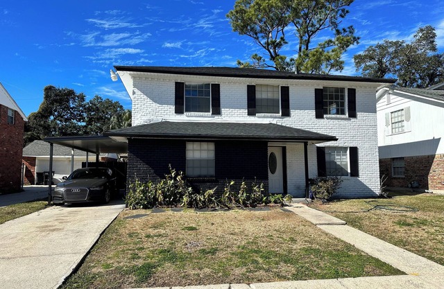 Large & Cozy 4-Bedroom w/ Parking - One Exit to French Quarter & Downtown NOLA