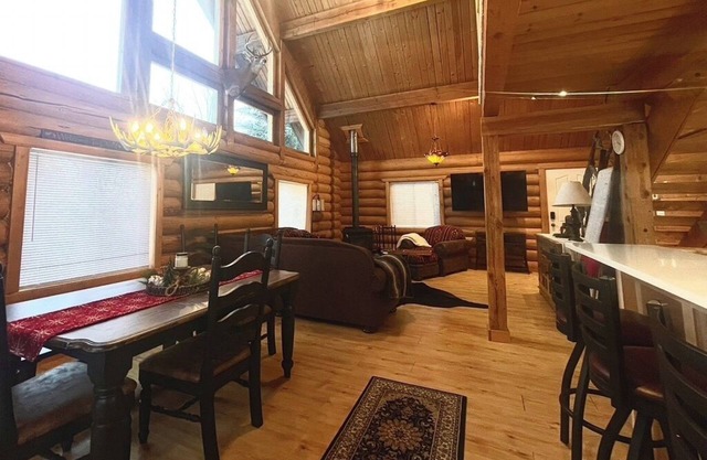 Large, Cozy, log home!