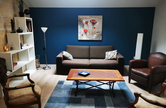 LARGE COZY STUDIO LIBOURNE CENTER