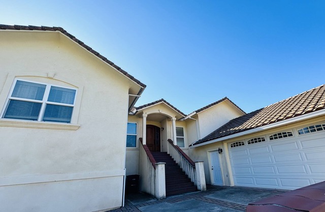 Large custom built home .5 miles from Downtown Sutter Creek