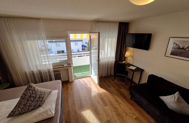 Großes Doppelzimmer mit Badewanne/WC