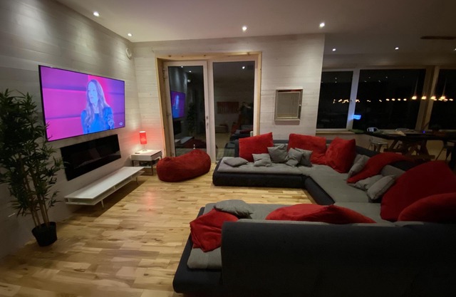 Large Eco Passive Chalet + Hot Tub / 6 bedrooms (14 pers.)
