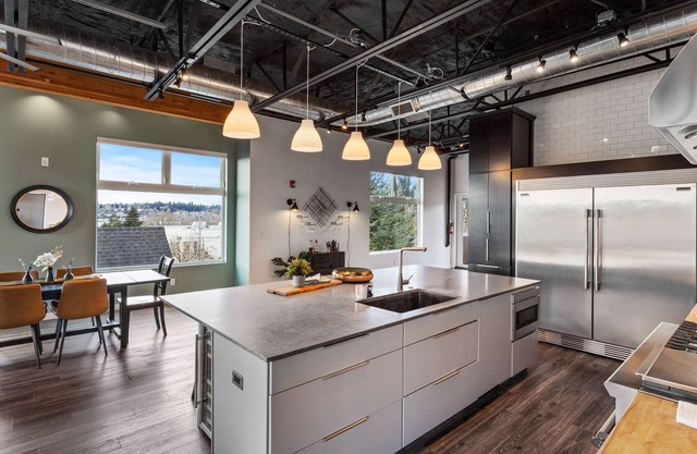 Large Evts-4 Apts/Penthouse-Rooftop-Studio-Business