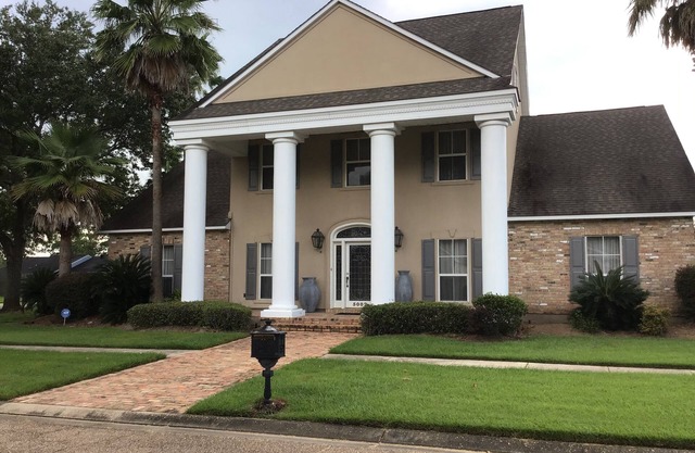 Großes Executive-3-Schlafzimmer-Unterhaltungshaus in Baton Rouge