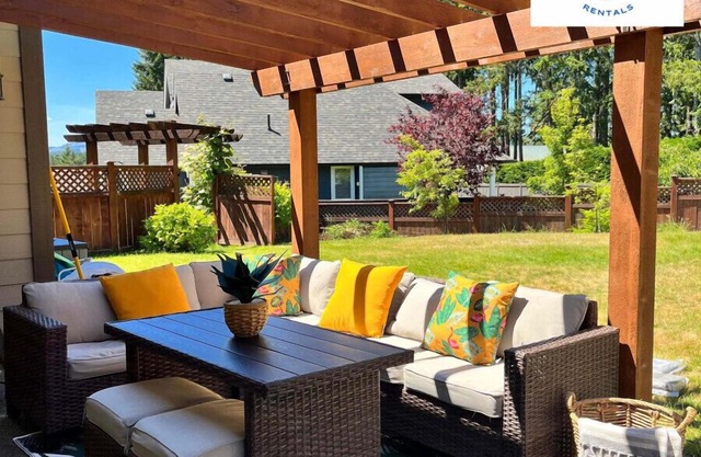 Large Executive Home in Mill Springs , 4 bd/3 ba