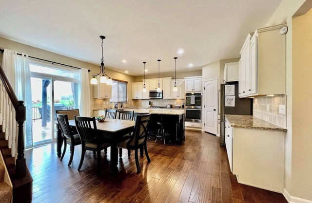 Large Executive Home In Lebanon Golf Community