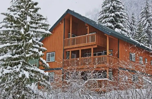 4 SKI-RESORTS, WANDERWEGE, SEEN, FAMILIENUNION, UNTERNEHMEN UND MEHR