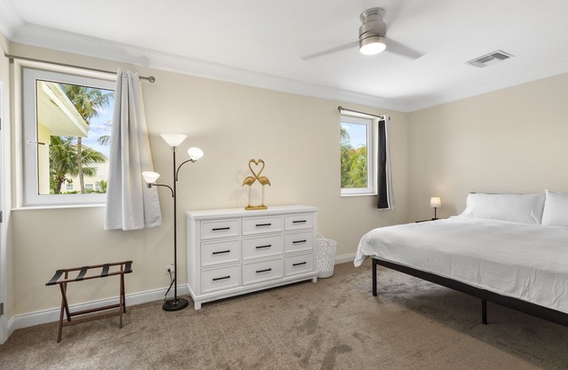 Large Family Accommodation with Pool and great location. Steps from Atlantis!