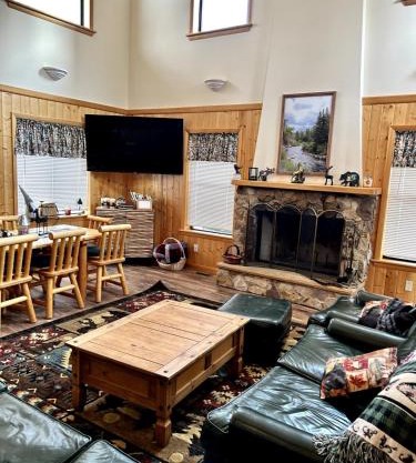 Large Family Cabin Near Park City