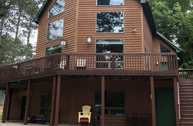 Großes, familienfreundliches Haus am Loch 8 des Betsie-Golfplatzes in Crystal Mountain