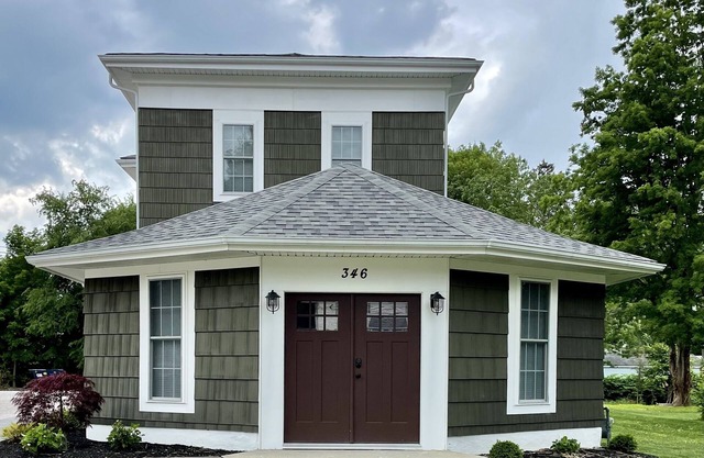 Large, family friendly, historic downtown Geneva. Lots of spaces for gathering.