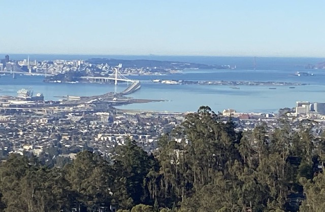 Large Family Home in the Oakland Hills - Panoramic Bay Views and Regional Parks!