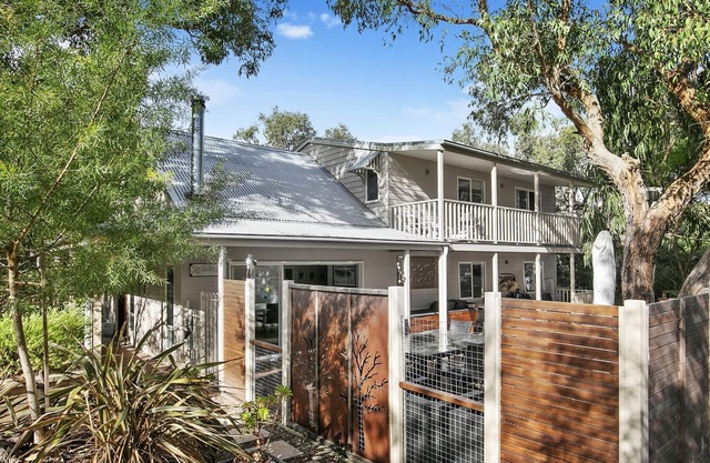 4 HOLDING COURT ANGLESEA