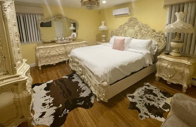 ✨ 3BR/1BA Large Family home! Quick transport to NYC! ✨