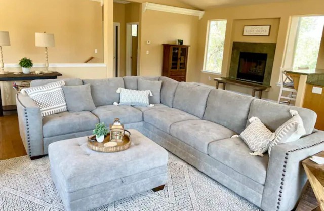 Large Family home with 2 Master Bedrooms!