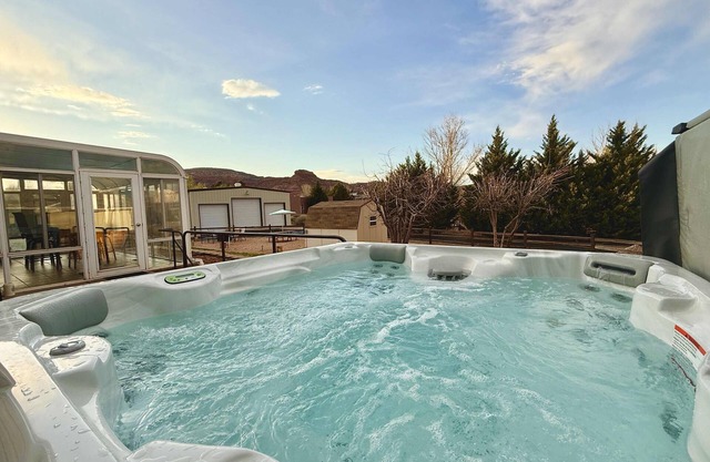 Large Family retreat, Private hot tub, Sleeps 10