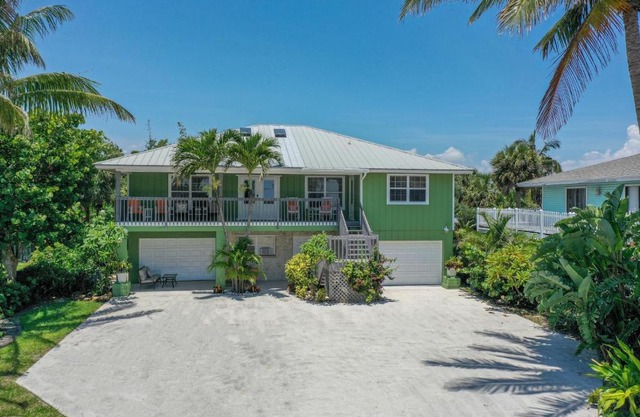 Large Family sized Ocean view home on a Island!