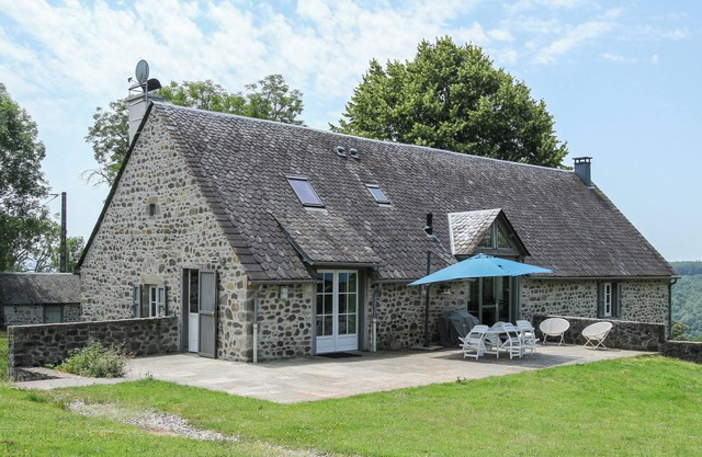 Großes **** Bauernhaus im Grünen renoviert.