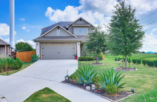 Large Fenced Yard: Family-Friendly Kyle Home
