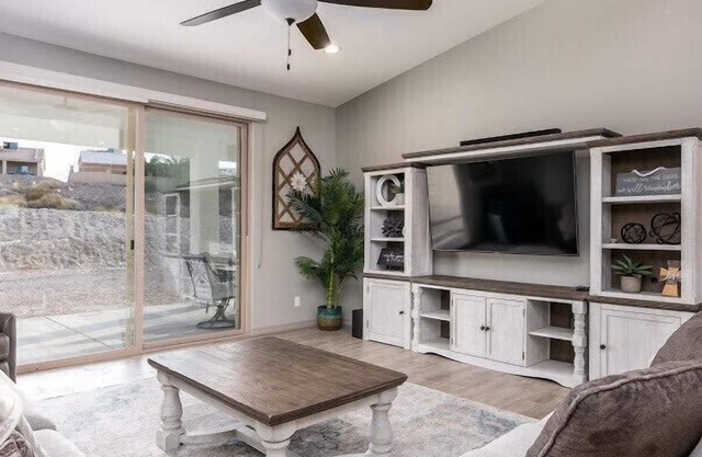 Large Flat Driveway 3/2, Quiet Street , Pool Heater/Chiller optional