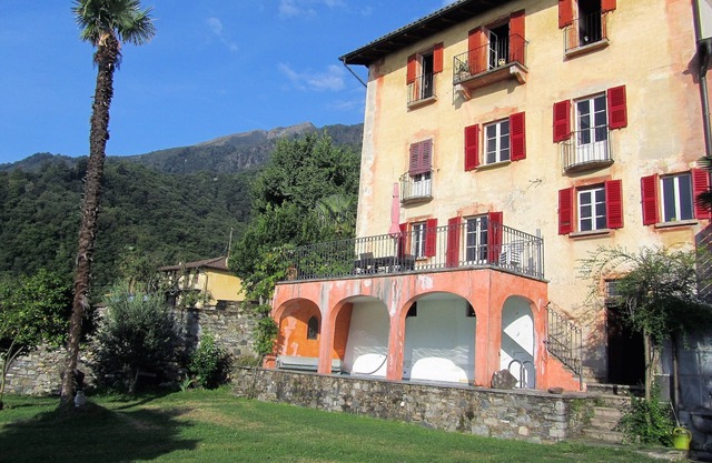 Rustikale Ferienwohnung mit Sonnenterasse, Pool, Garten und herrlicher Aussicht