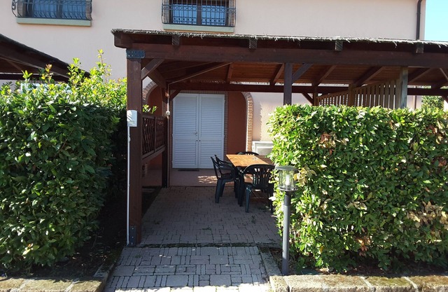 Große Vierzimmerwohnung mit Pool in der Nähe des Meeres