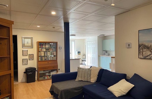 Large, fully-equipped apartment - private access (ideal for visiting Quebec City)