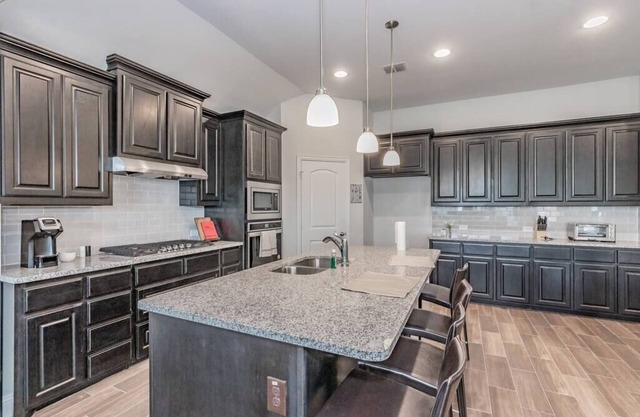 Large Gorgeous Comfy 4BR New Built Retreat for Fam