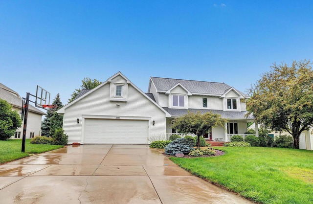 Large Green Bay Packer Weekend House