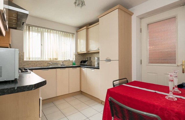 Large group or Contractors Short Term Accommodation, Elizabeth street
