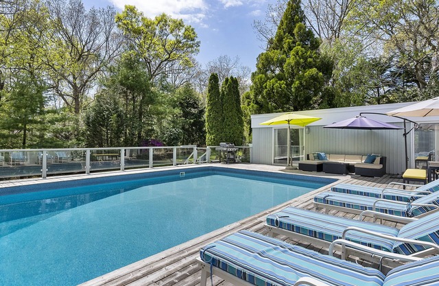 Familienfreundliches Haus, großer beheizter Pool geöffnet bis Mitte Oktober, Landschaftsgärten