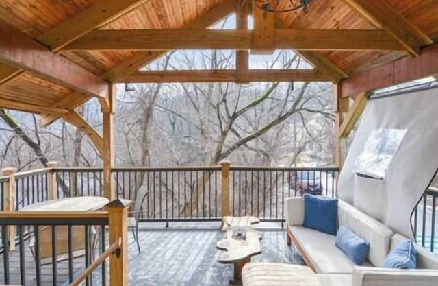 Large hilltop villa with hot tub!
