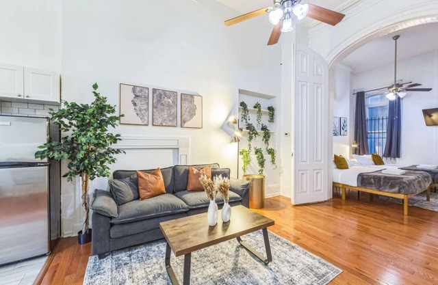 Large Historical Center City 1/1 | Sleeps 4