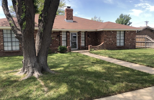 Large Home - close to everything! Over 2200 sq ft. EV Charger