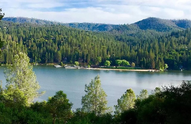 Large Home for big groups at Yosemite Pine Mountain Lake