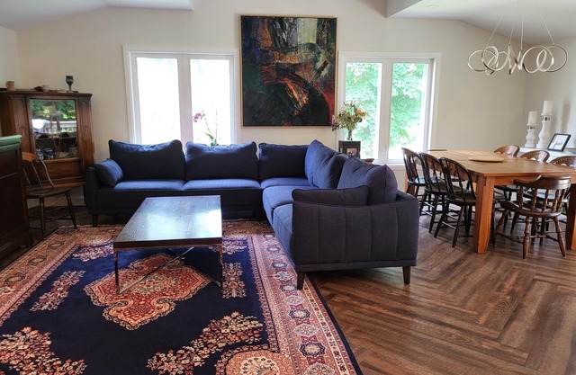 Large Home in Beaver Valley, near beach and Bruce Trail
