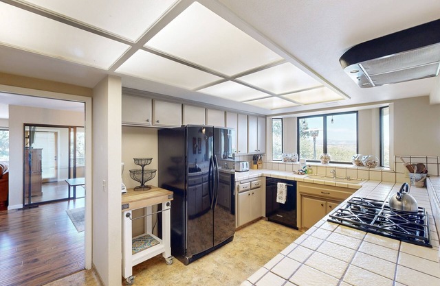 New Listing! Oak View: Large Family Home in Wine Country w/ Private Hot Tub