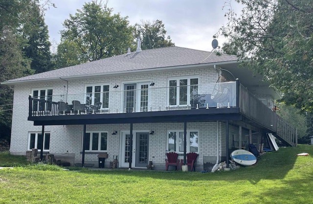 Large Home, Sunsets and Clear Shallow water await