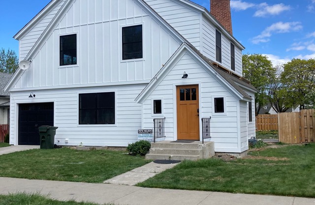Large House 2 Blocks from Downtown Baker, large yard, and garage 4BED/2 BTH