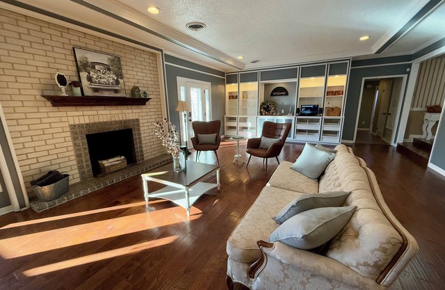 Large House, 4 Bedroom, 4 Bath, 4 King Beds, Outdoor Kitchen, Fire Pit, Foosball